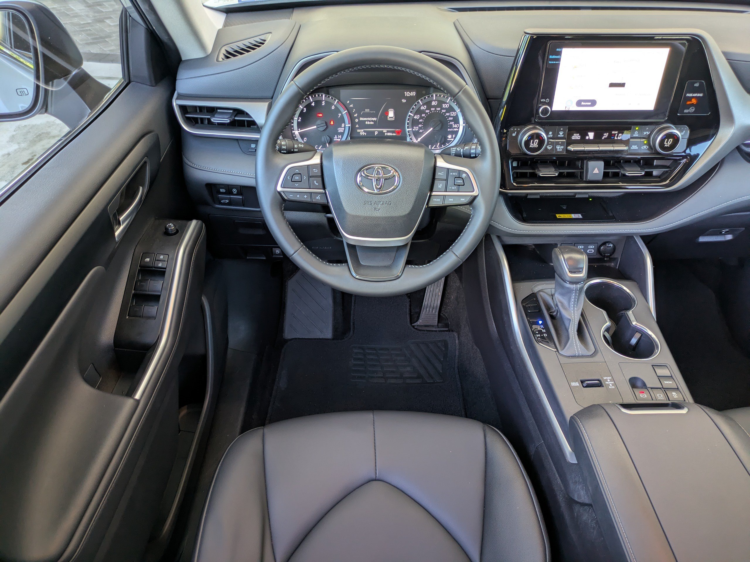 Used 2025 Toyota Highlander XLE FWD image 18