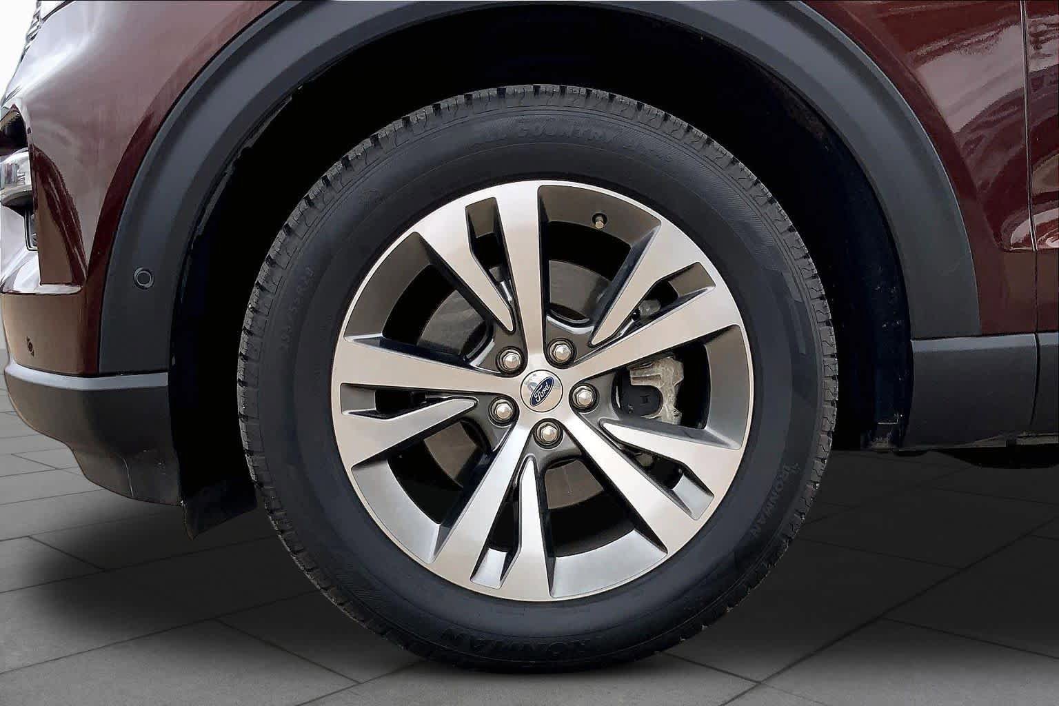 Certified 2020 Ford Explorer Platinum w/ Premium Technology Package AWD/4WD image 11