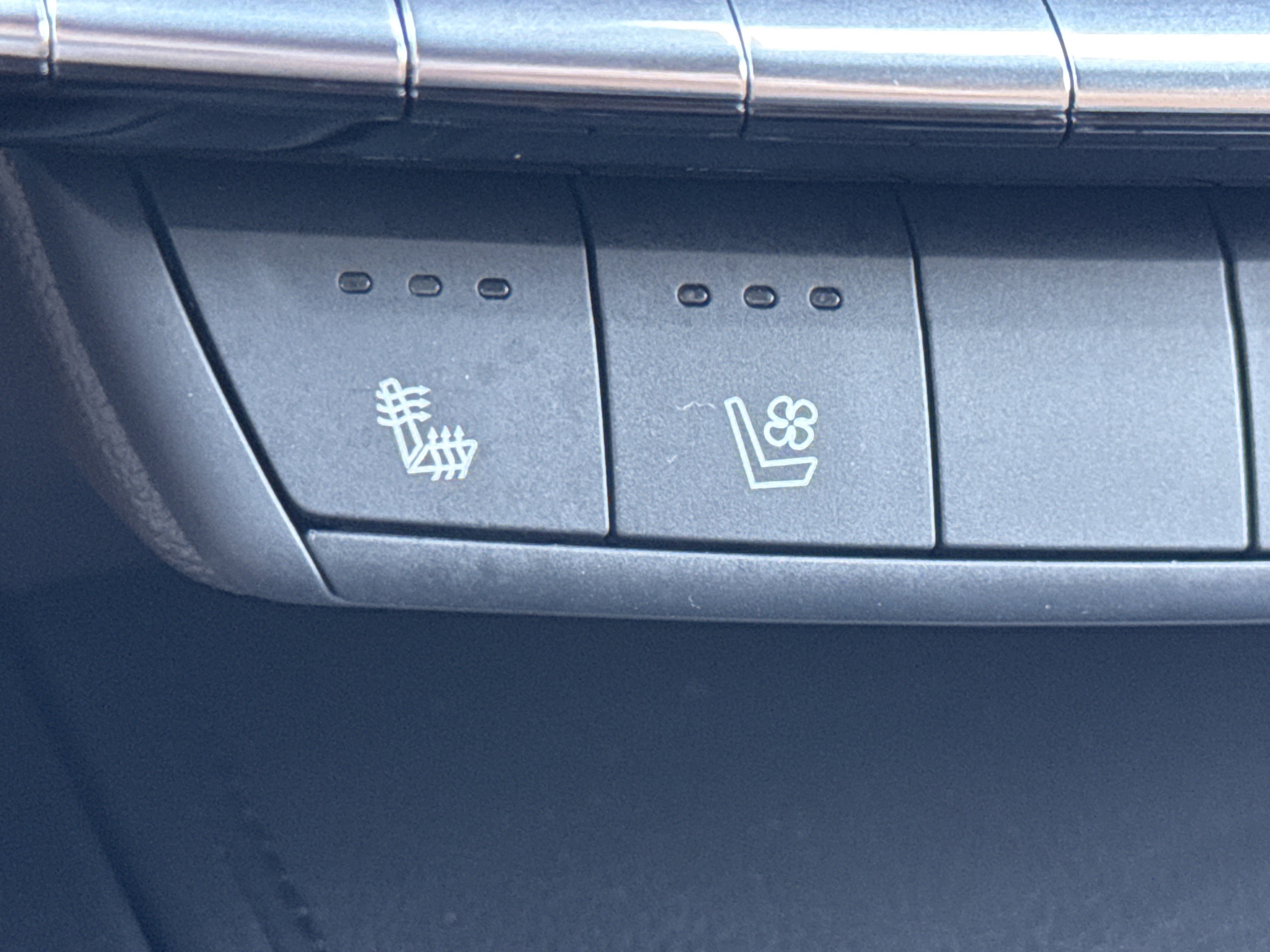 Used 2024 Cadillac XT4 Premium Luxury image 21