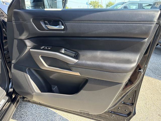 Used 2025 Nissan Pathfinder Platinum w/ Cargo Package AWD/4WD image 24