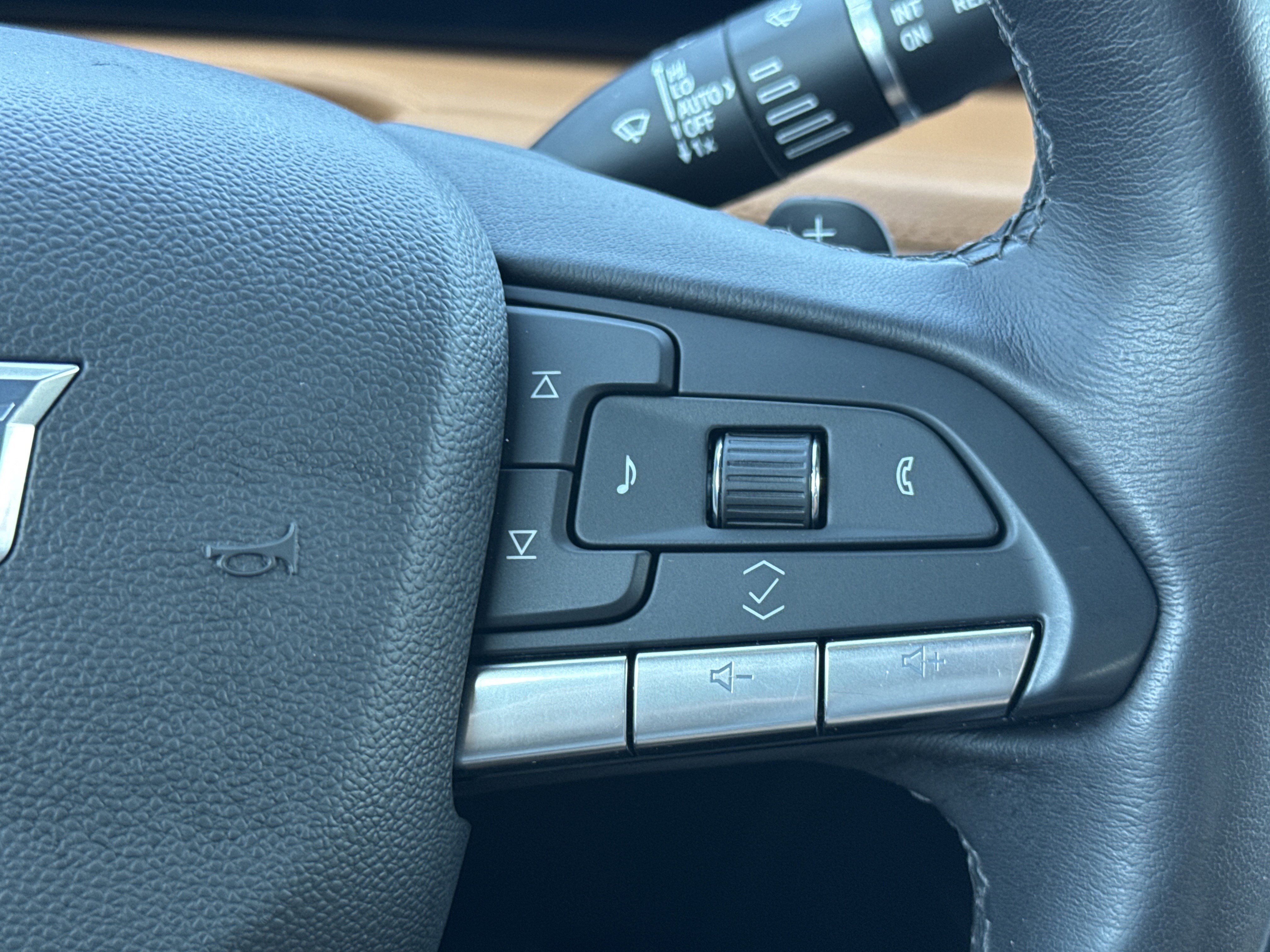 Used 2024 Cadillac XT4 Premium Luxury image 17