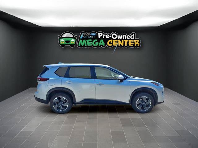 Used 2025 Nissan Rogue SV AWD/4WD image 24