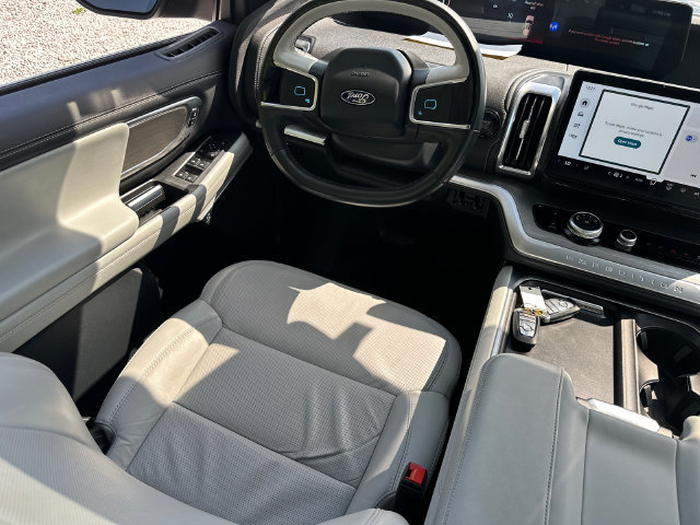 Certified 2025 Ford Expedition Platinum w/ Driver's Package AWD/4WD image 25
