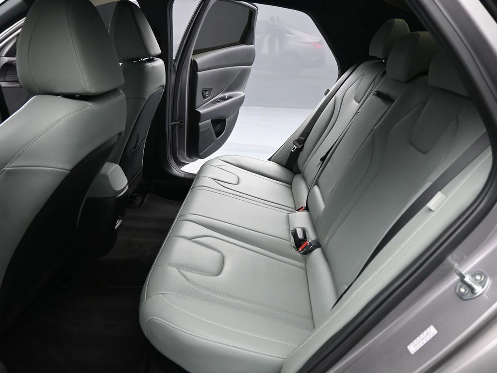 Used 2024 Hyundai Elantra Limited image 47