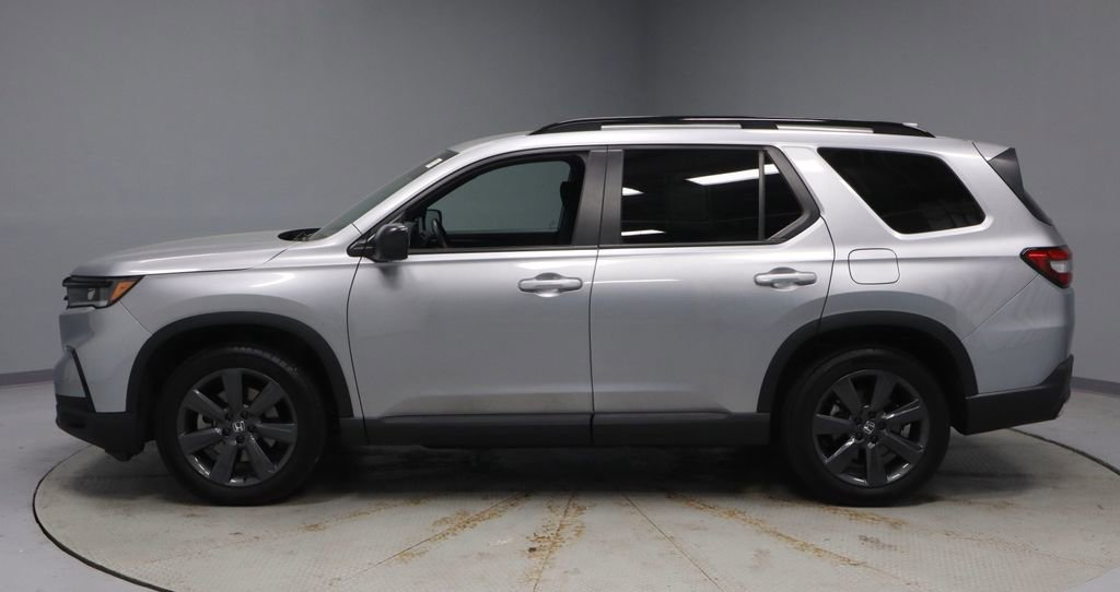 Used 2025 Honda Pilot Sport image 8