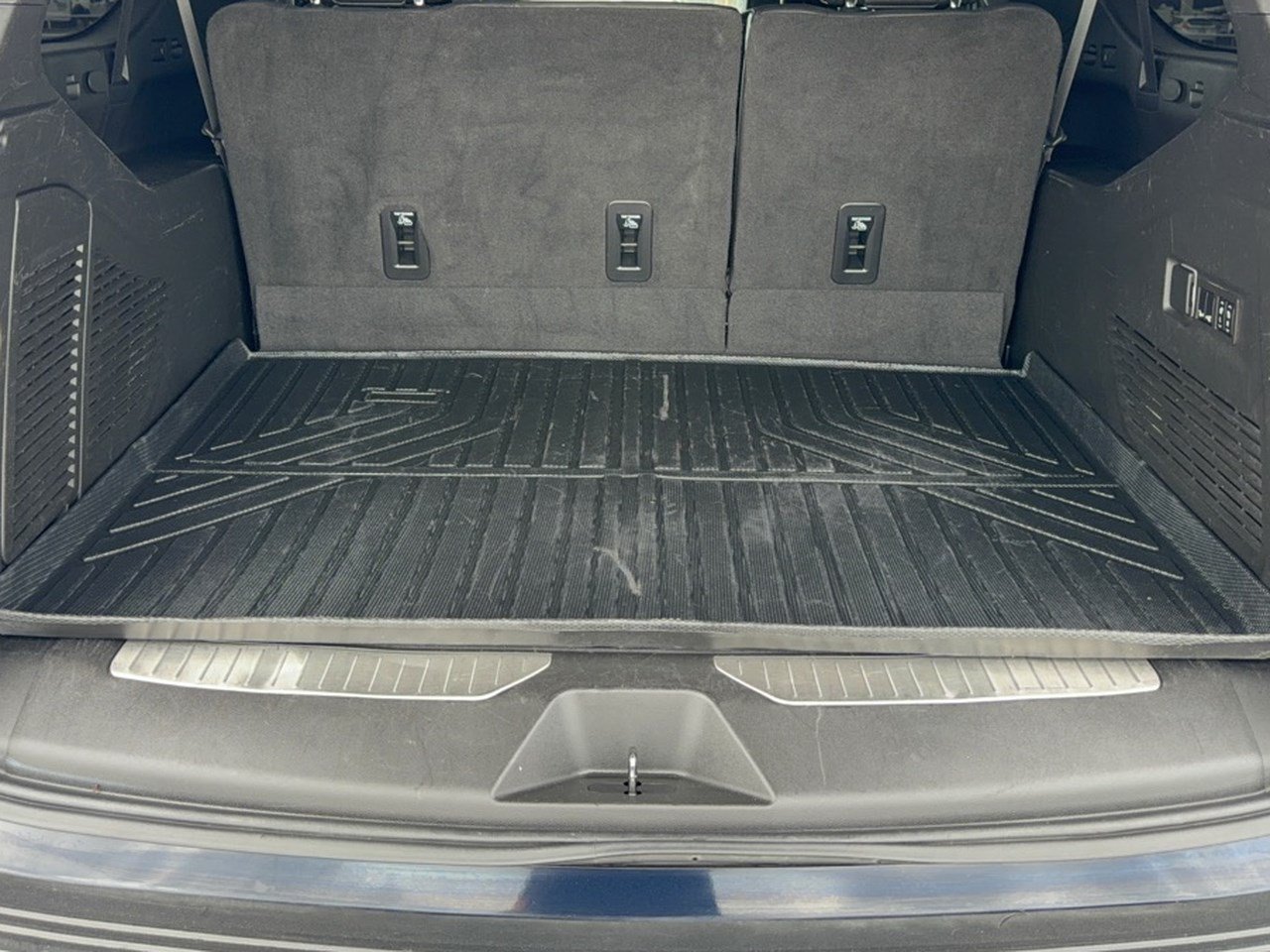 Used 2023 Chevrolet Suburban Premier RWD image 28