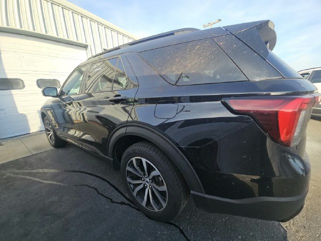 Certified 2025 Ford Explorer ST-Line AWD/4WD image 3