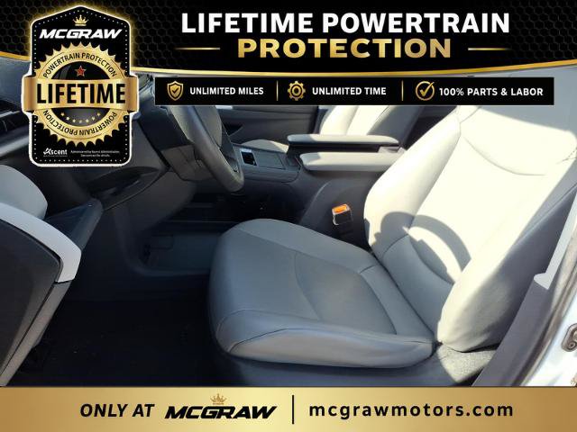 Used 2024 Toyota Sienna XLE FWD image 16