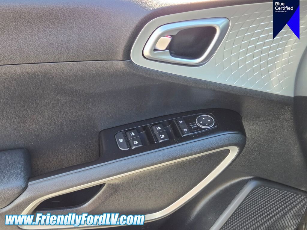 Used 2024 Kia Soul LX w/ Option Group 015 FWD image 18