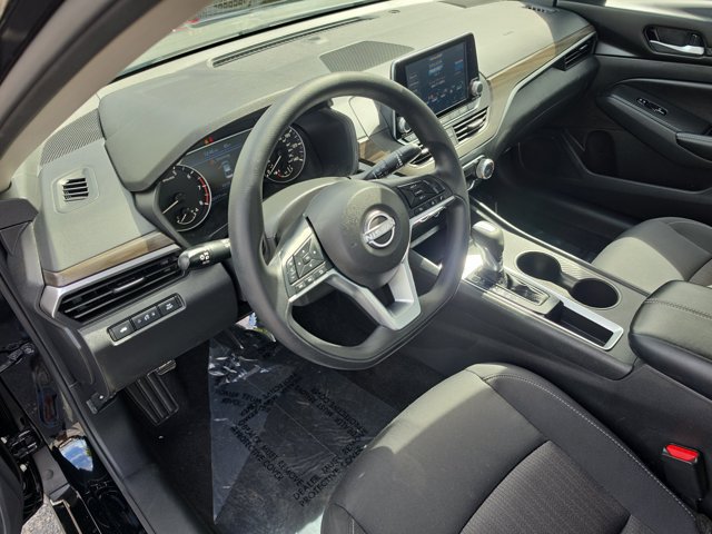 Used 2025 Nissan Altima 2.5 SV FWD image 18