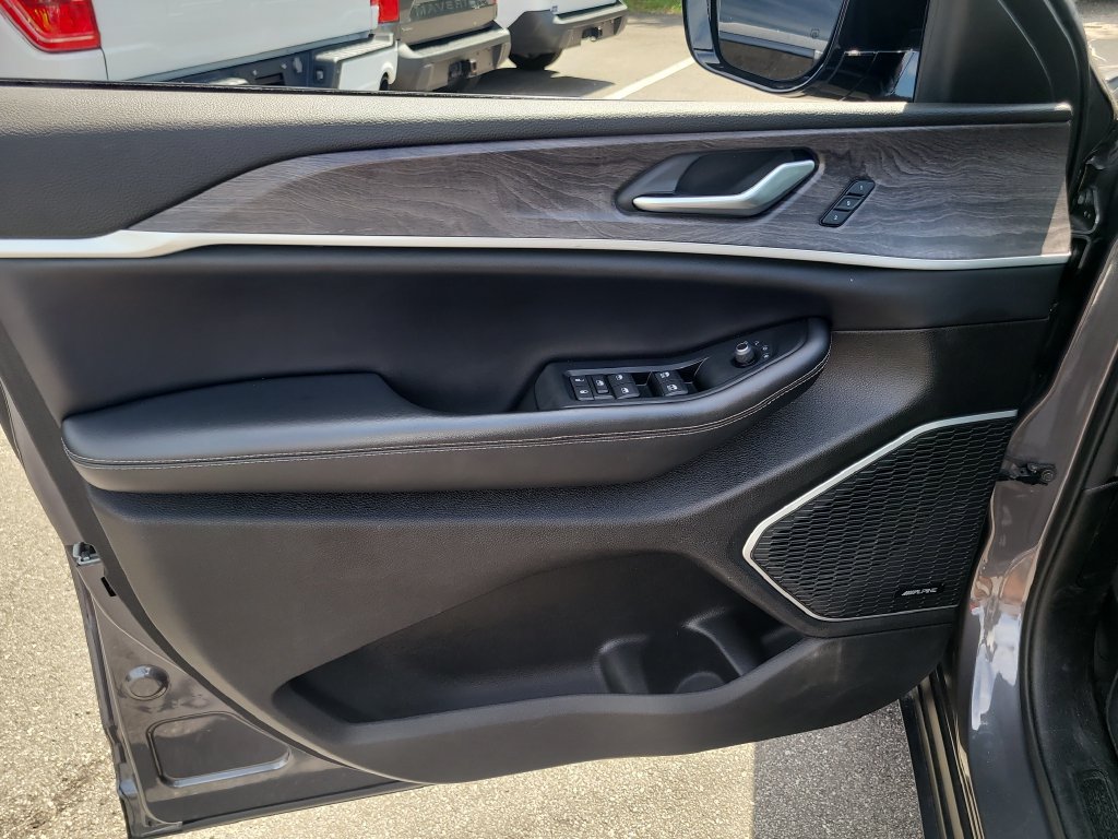 Used 2024 Jeep Grand Cherokee L Limited w/ Black Appearance Package RWD image 16