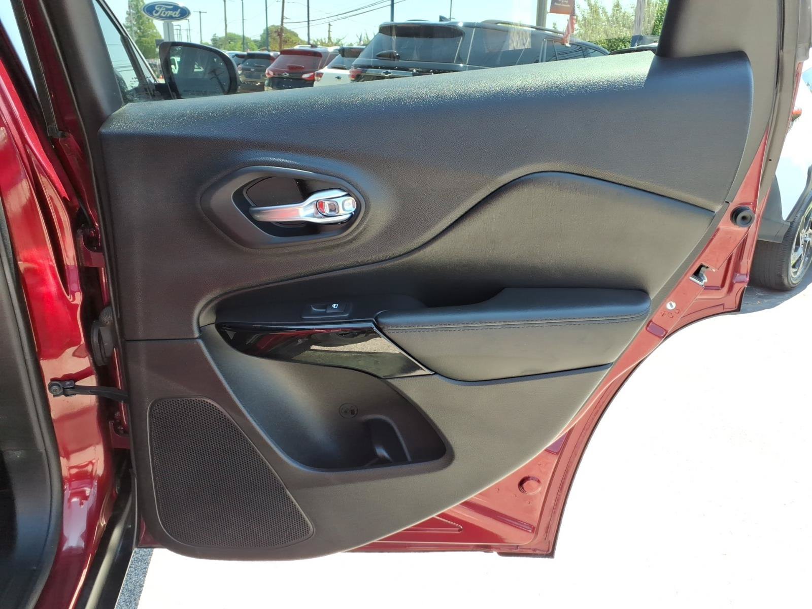 Used 2020 Jeep Cherokee Latitude Plus AWD/4WD image 26