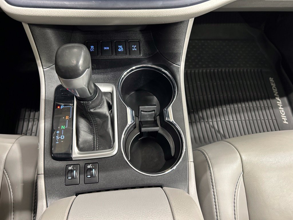 Used 2019 Toyota Highlander XLE AWD/4WD image 18