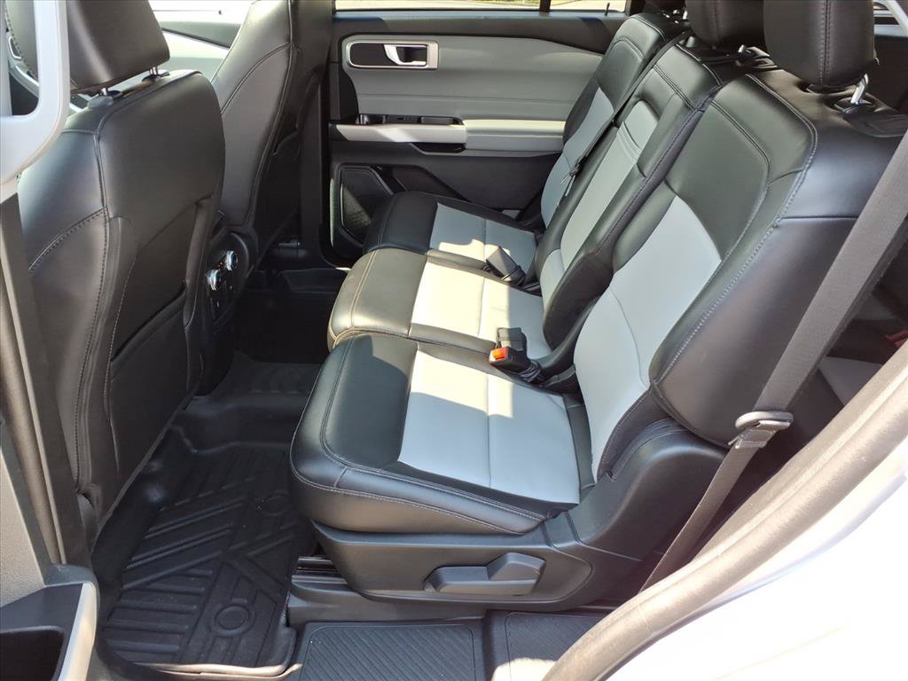 Certified 2023 Ford Explorer XLT w/ Equipment Group 202A AWD/4WD image 7