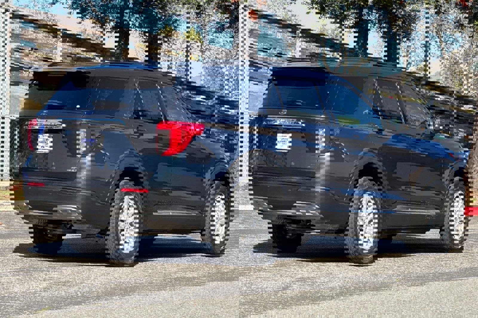 Certified 2022 Ford Explorer XLT w/ Equipment Group 202A image 4