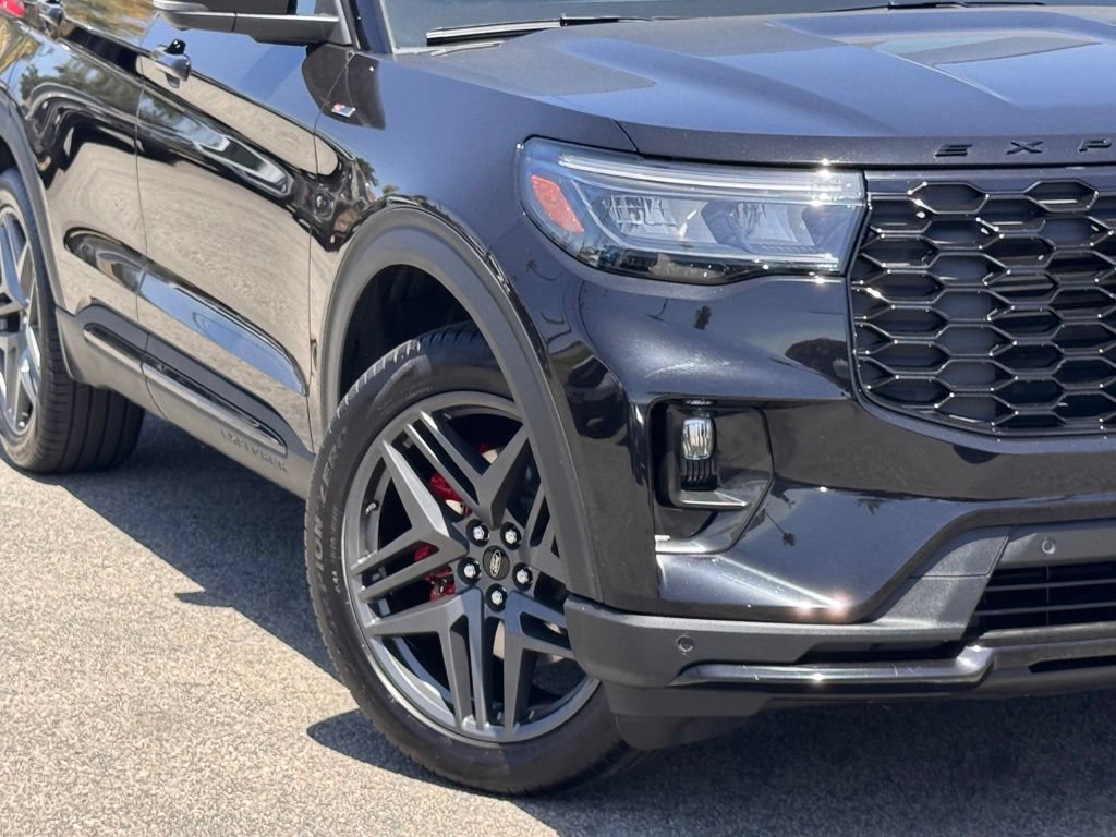 Certified 2025 Ford Explorer ST-Line w/ Premium Package RWD image 4