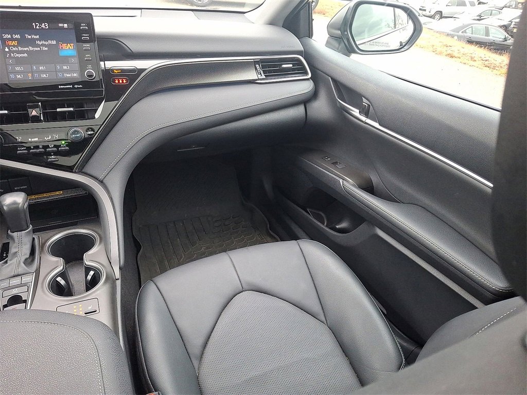 Used 2021 Toyota Camry XSE image 11