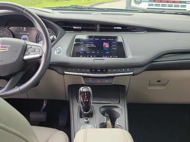 Used 2022 Cadillac XT4 Premium Luxury w/ Technology Package FWD image 22