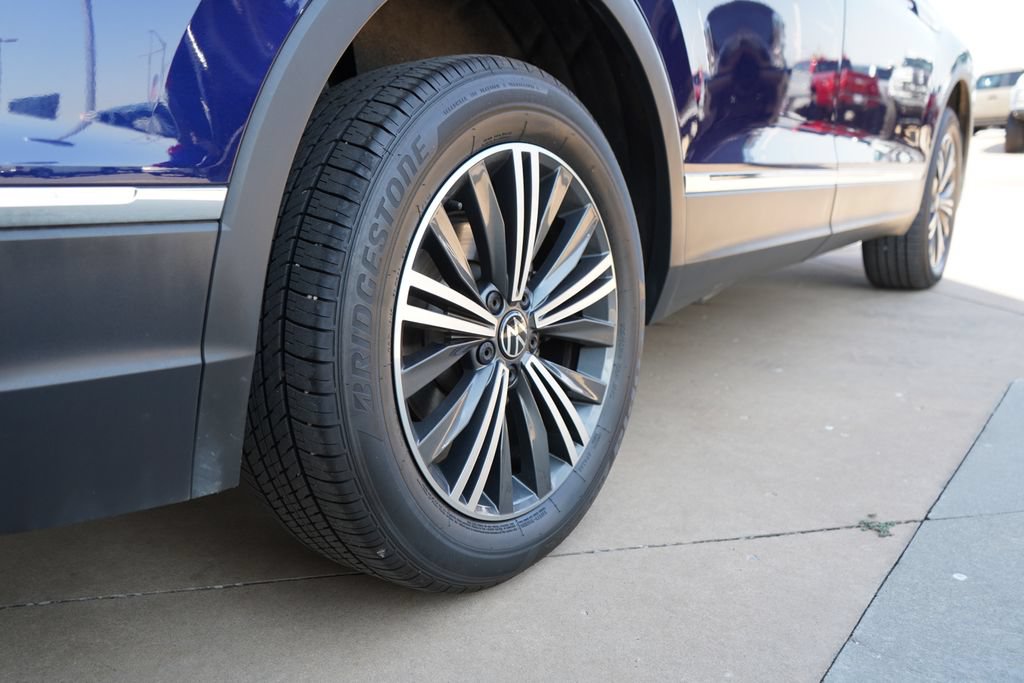 Used 2024 Volkswagen Tiguan SE AWD/4WD image 9
