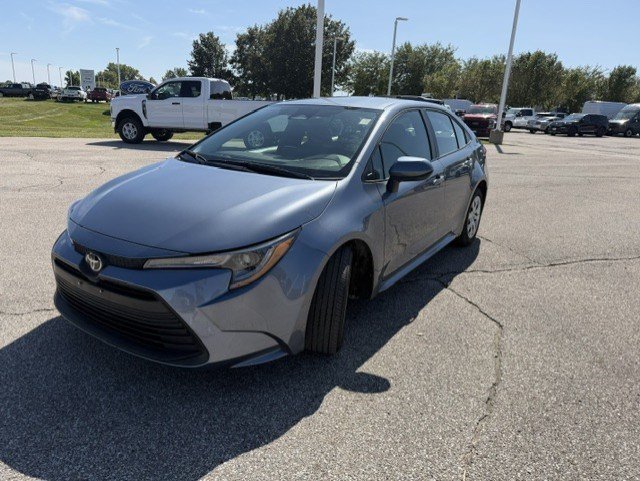 Used 2025 Toyota Corolla LE FWD image 3