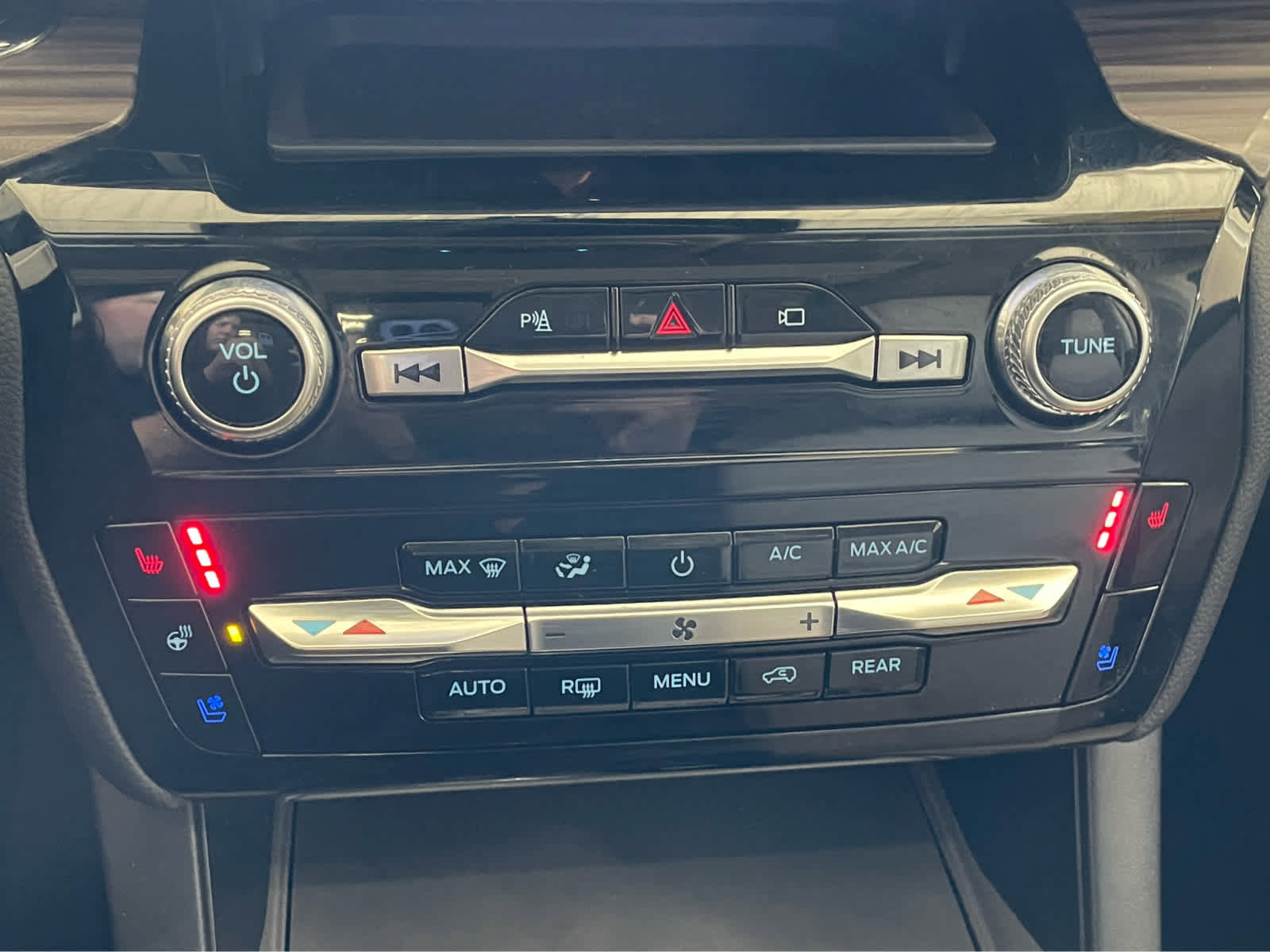Certified 2022 Ford Explorer Limited w/ Equipment Group 301A AWD/4WD image 23