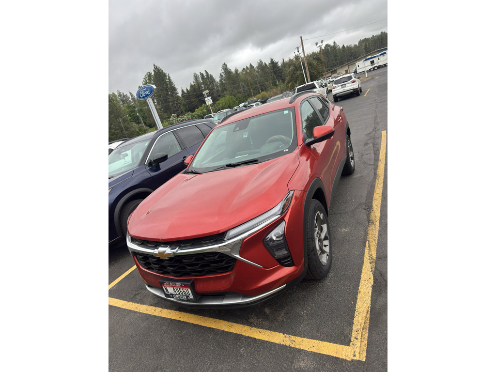 Used 2024 Chevrolet Trax LT w/ Driver Confidence Package