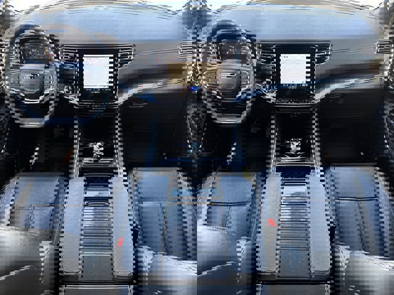 Used 2024 Jeep Wagoneer 2WD image 19