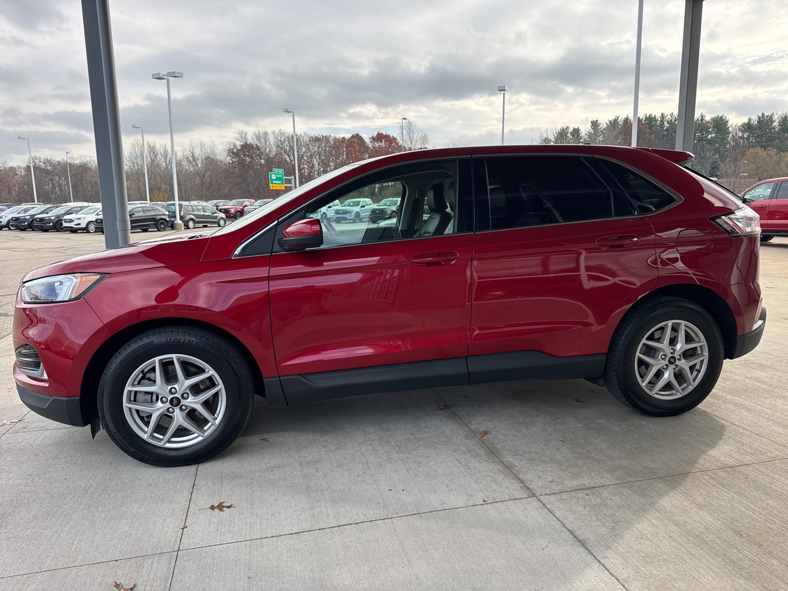 Certified 2024 Ford Edge SEL w/ Convenience Package image 4