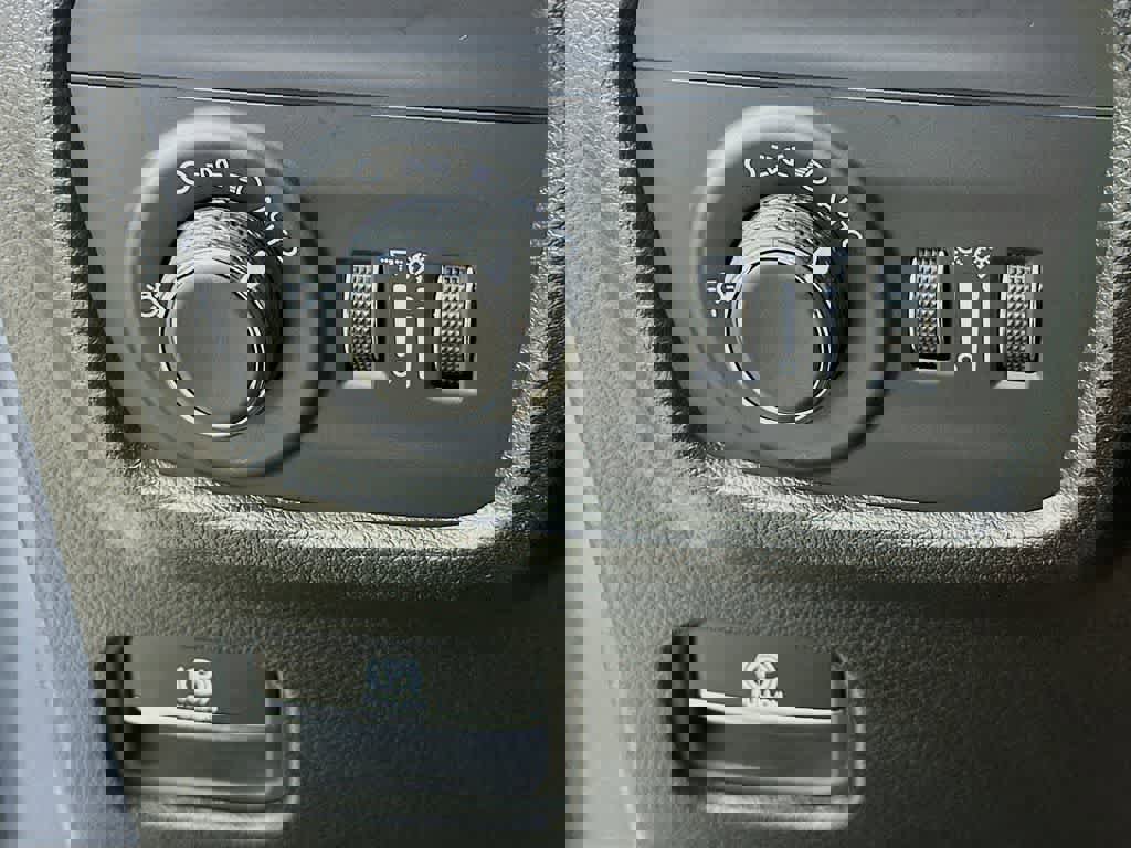 Used 2024 Jeep Grand Cherokee Altitude image 27