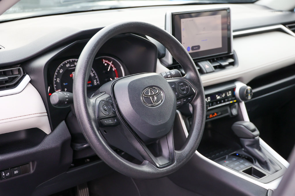 Used 2025 Toyota RAV4 XLE AWD/4WD image 28
