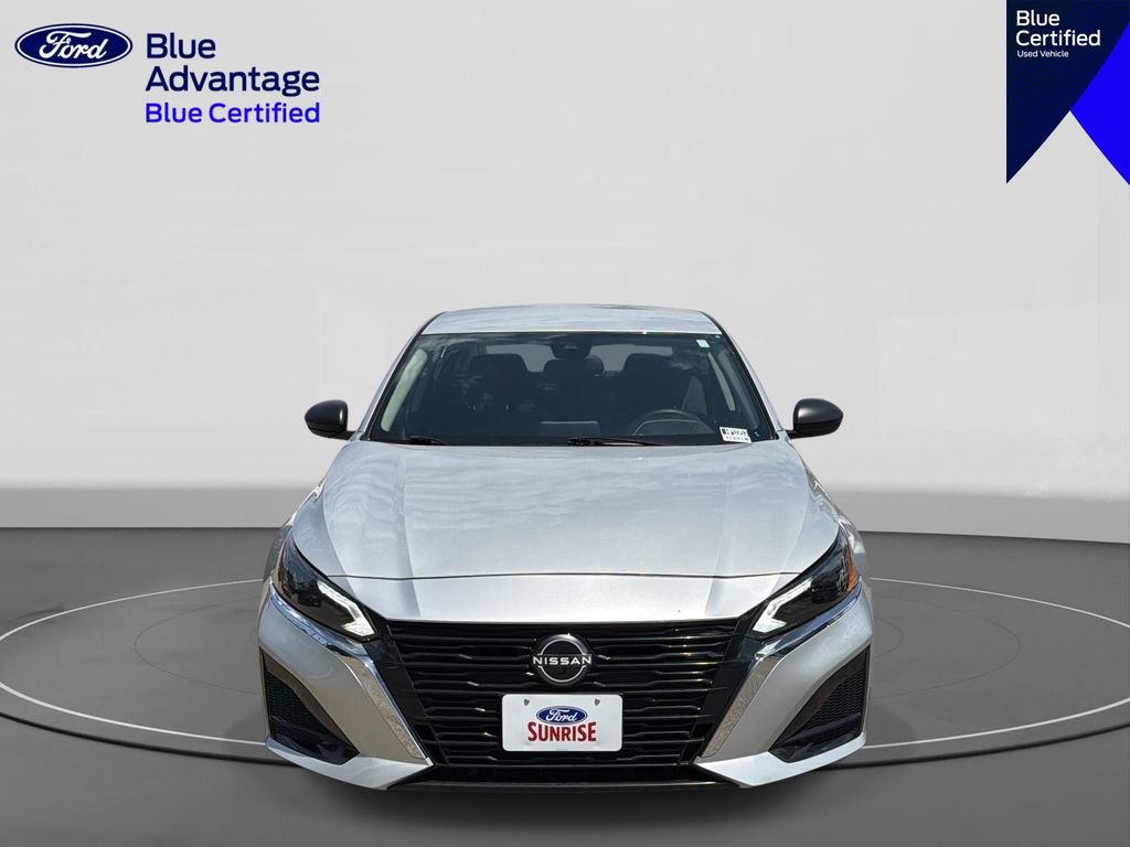 Used 2025 Nissan Altima 2.5 SV FWD image 3