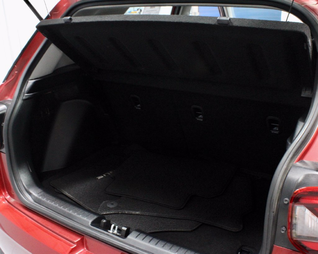 Used 2025 Hyundai Venue SEL FWD image 14