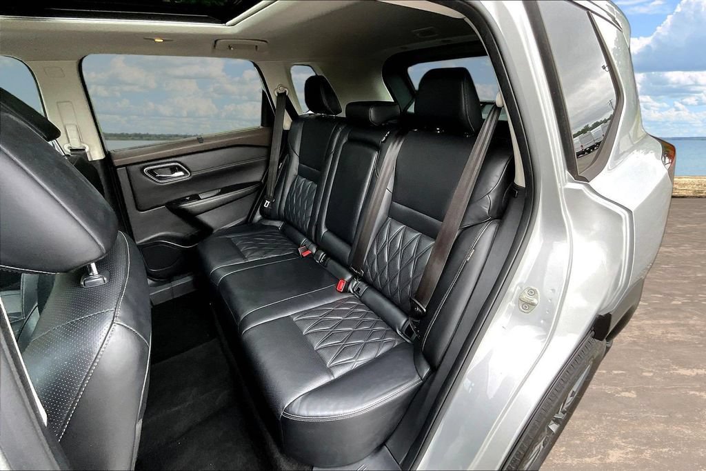 Used 2021 Nissan Rogue Platinum FWD image 24