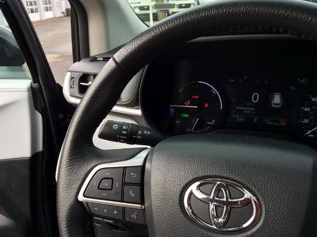 Used 2025 Toyota Sienna XLE image 22