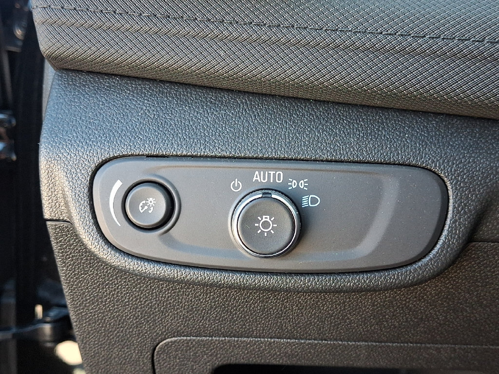 Used 2025 Chevrolet TrailBlazer LT AWD/4WD image 25