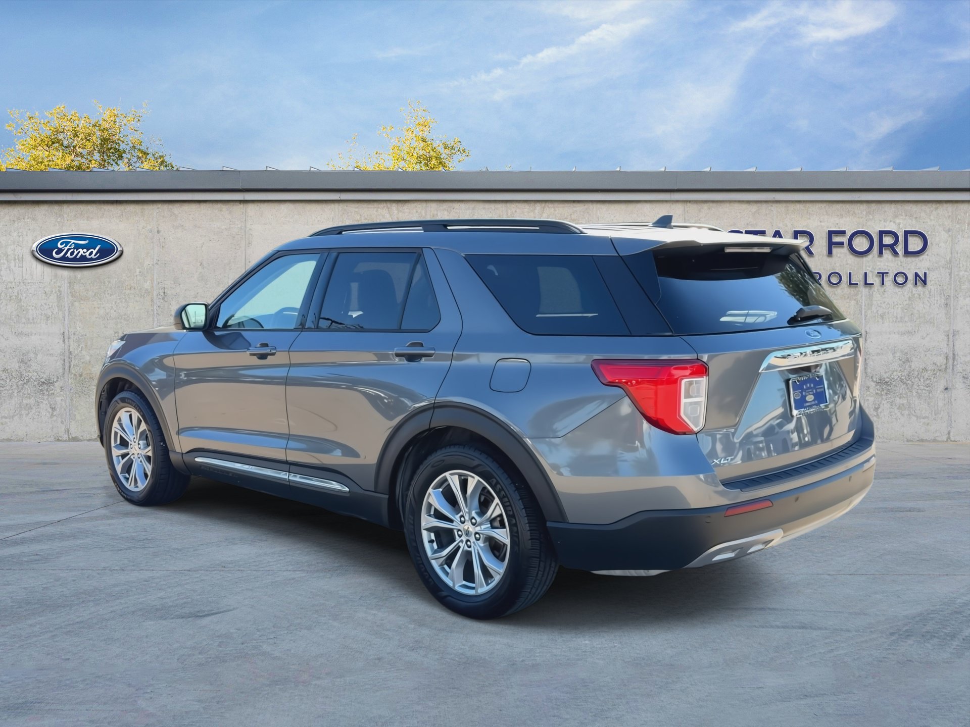 Certified 2021 Ford Explorer XLT w/ Equipment Group 202A RWD image 6