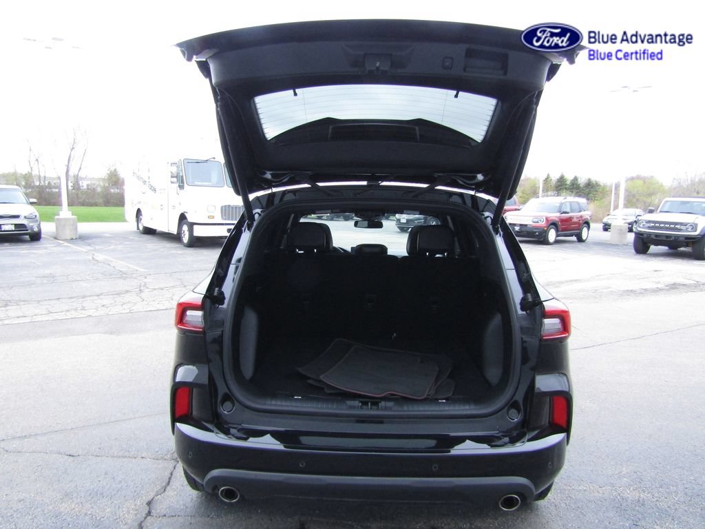 Certified 2023 Ford Escape ST-Line Elite AWD/4WD image 9
