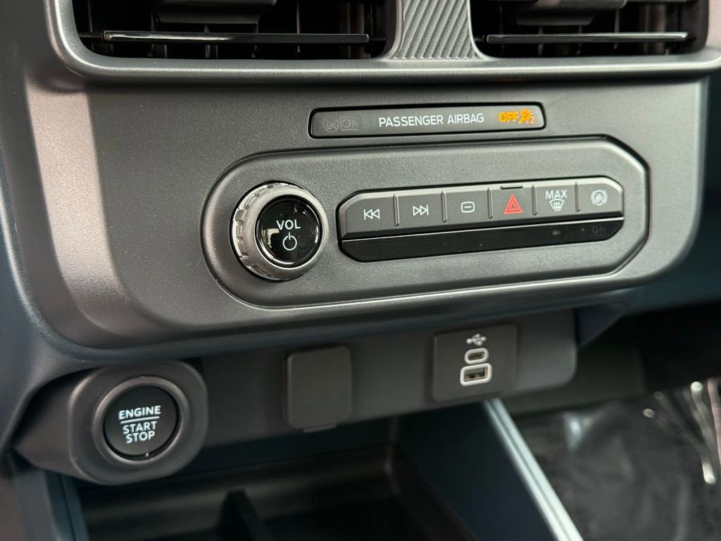 Certified 2025 Ford Maverick XLT w/ Black Appearance Package image 11