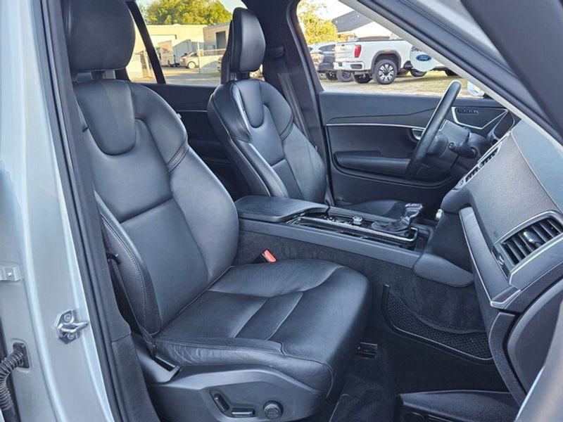 Used 2020 Volvo XC90 T5 Momentum image 18