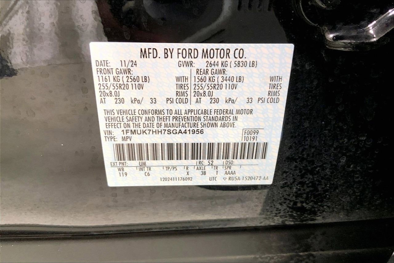 Certified 2025 Ford Explorer Platinum RWD image 33