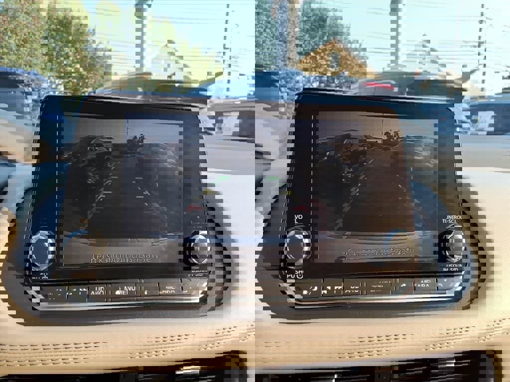 Used 2023 Nissan Rogue SV image 15