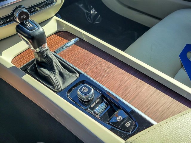 Used 2021 Volvo S60 T5 Momentum image 23