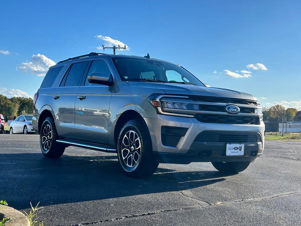 Certified 2023 Ford Expedition XLT image 6