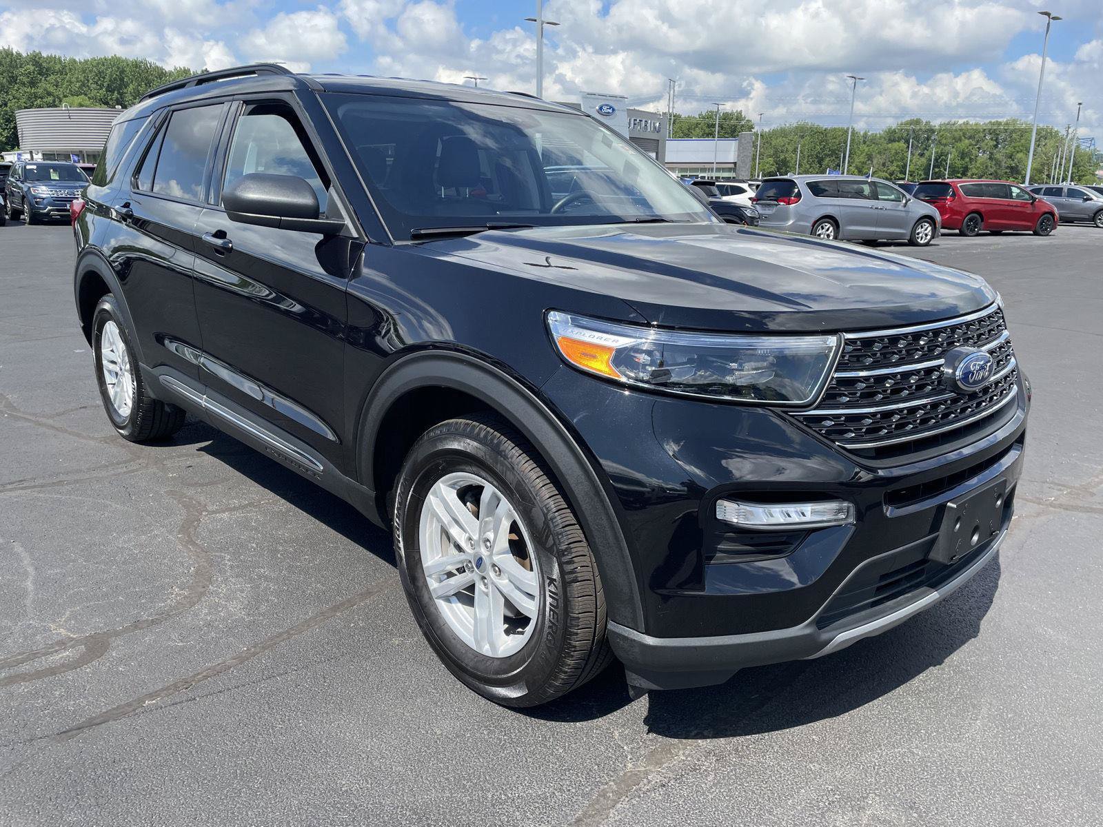 Certified 2023 Ford Explorer XLT w/ Equipment Group 202A AWD/4WD image 7