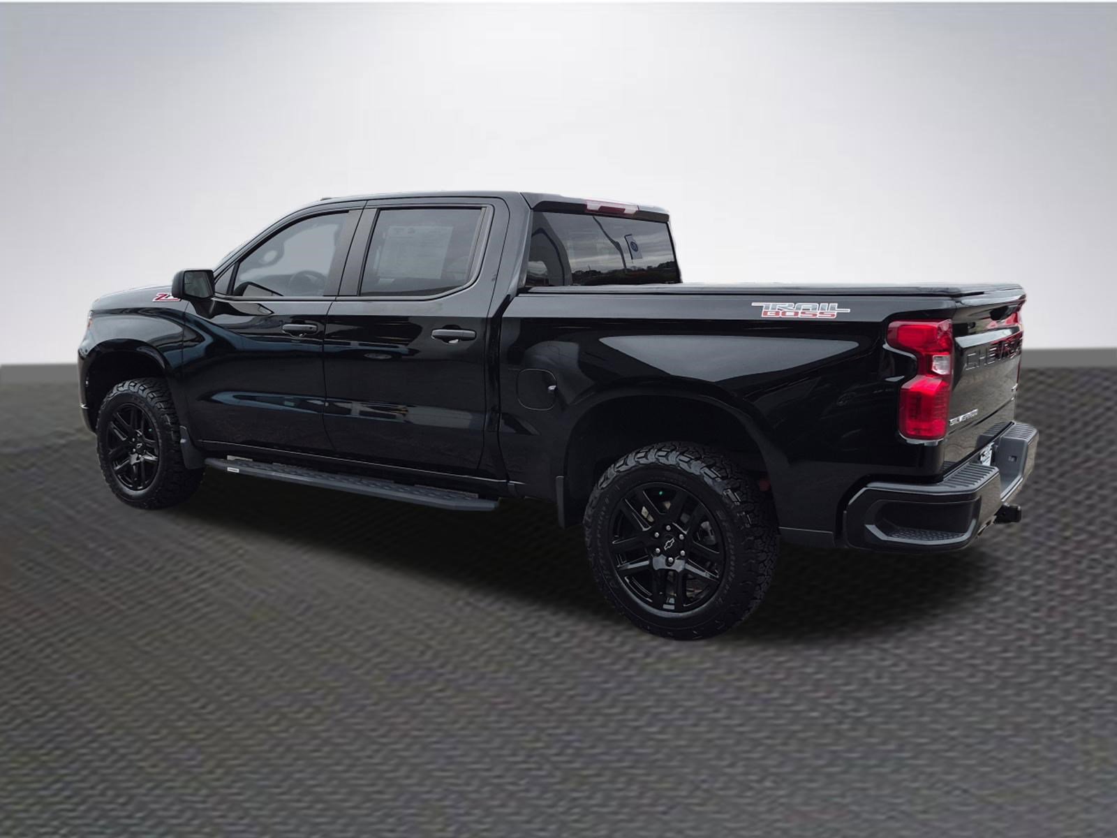 Used 2024 Chevrolet Silverado 1500 Custom Trail Boss w/ LPO, Dark Essentials Package image 5