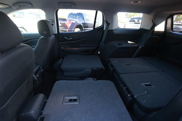 Used 2023 GMC Acadia SLE w/ Driver Convenience Package FWD image 12
