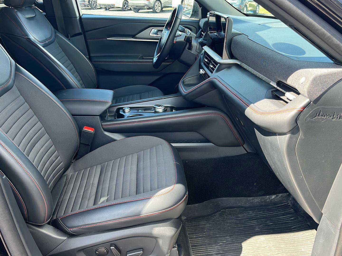 Certified 2025 Ford Explorer ST-Line w/ ST-Line Street Pack image 13