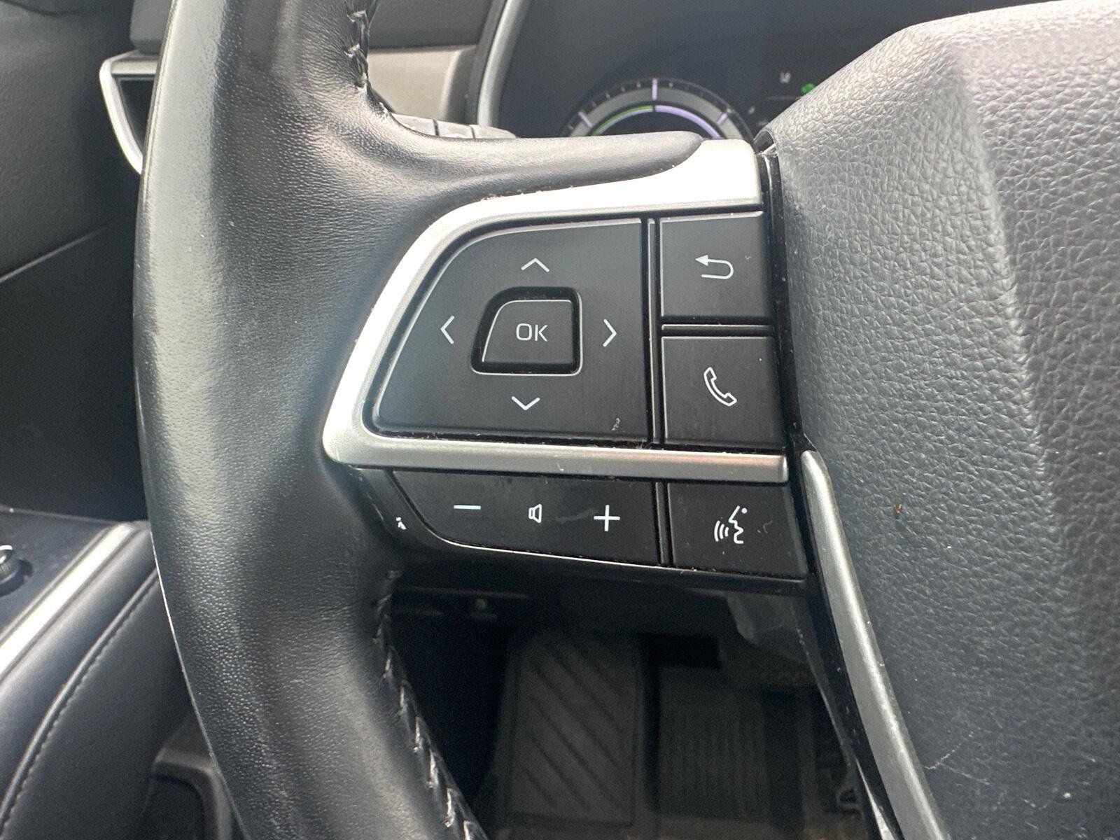 Used 2022 Toyota Highlander XLE AWD/4WD image 21