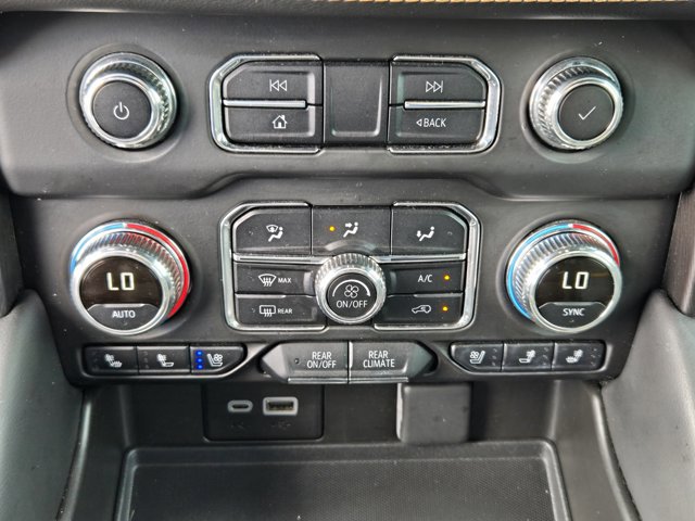 Used 2024 GMC Yukon AT4 w/ Technology Package AWD/4WD image 17