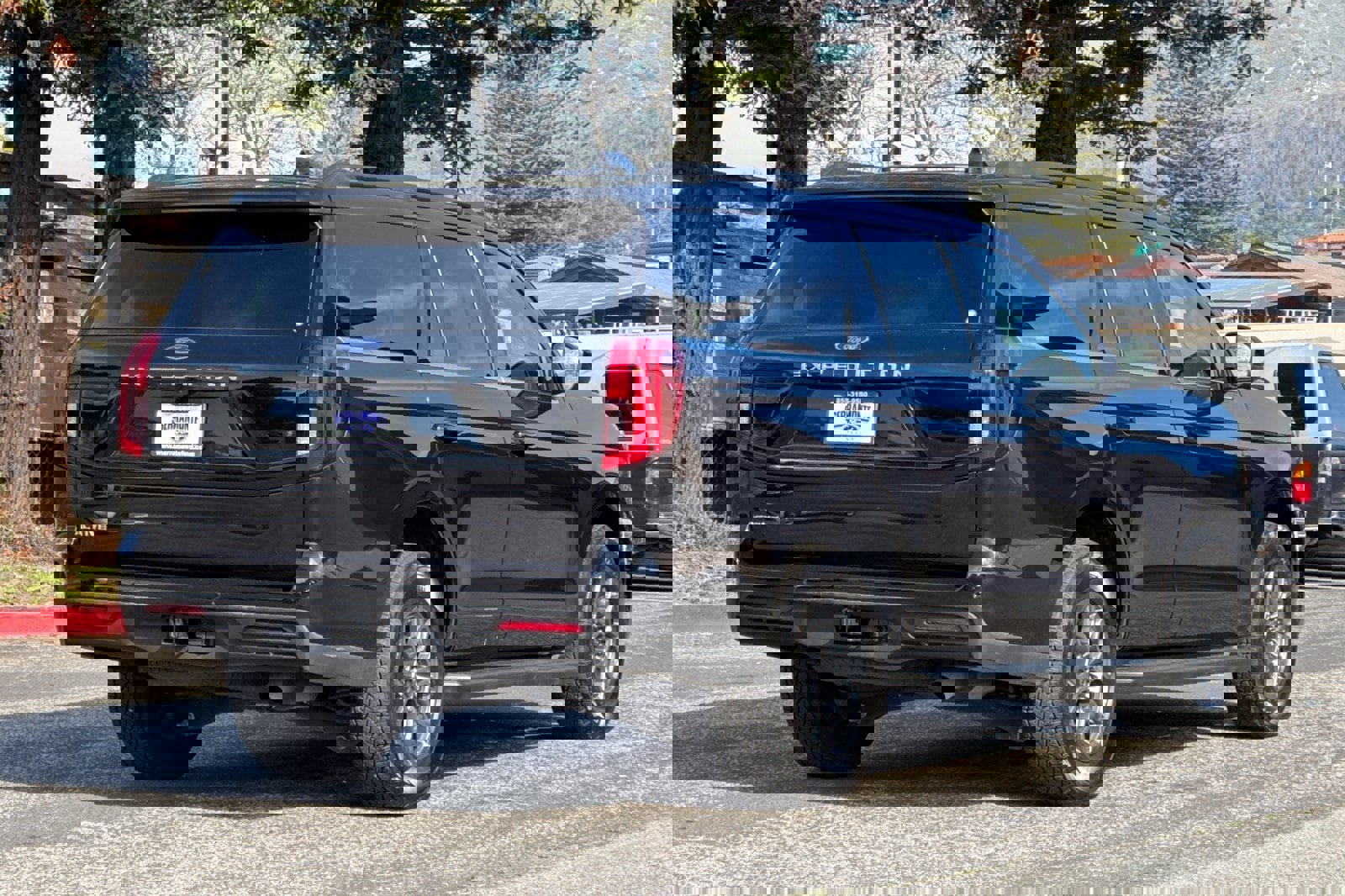 Certified 2025 Ford Expedition Active image 4